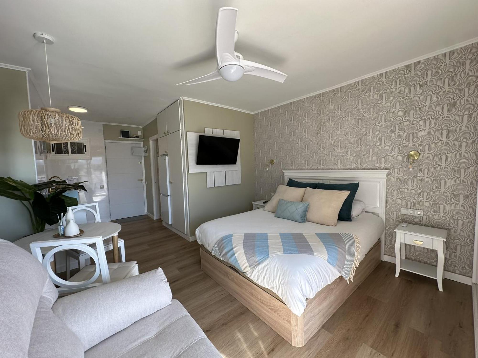 Estudio Agata Con Piscina A 800M De La Playa Benalmádena Kültér fotó